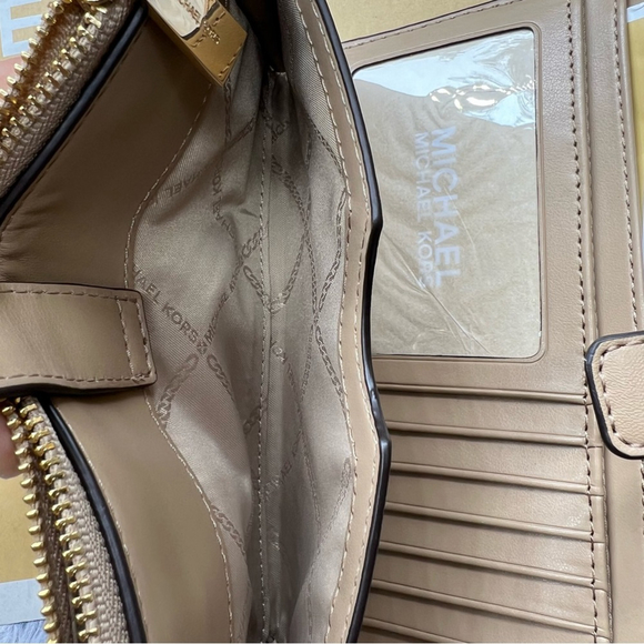 Michael Kors DoubleZip Wallet Wristlet
Phone Case - Picture 5 of 11